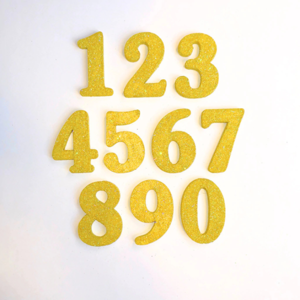 Producto - Cake topper número con brillo de goma eva color dorado