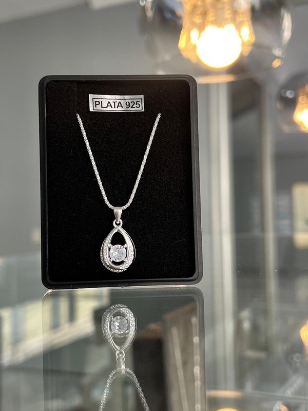 Producto - Cadena con dije gota y cubic en el centro de plata