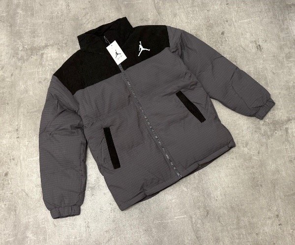 Producto - Campera premium sin capucha Jordan gris