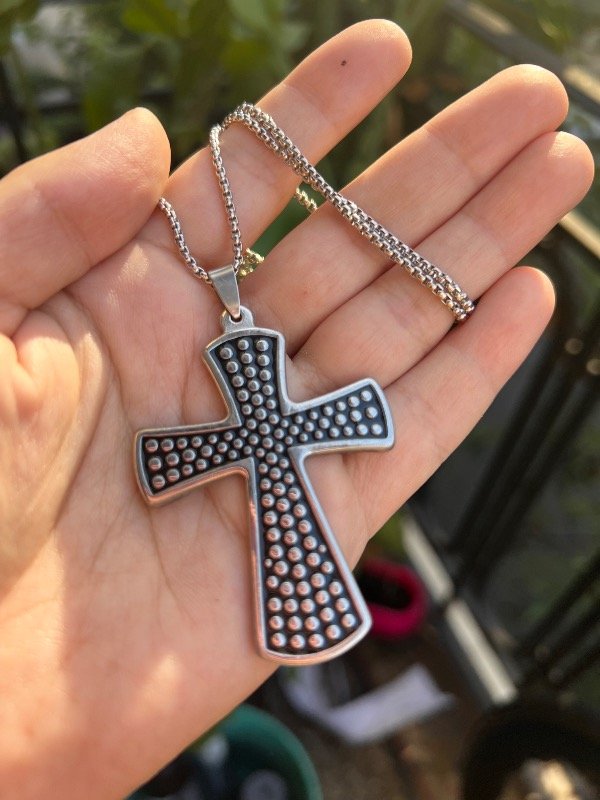 Producto - Collar de acero Cruz grande grabada