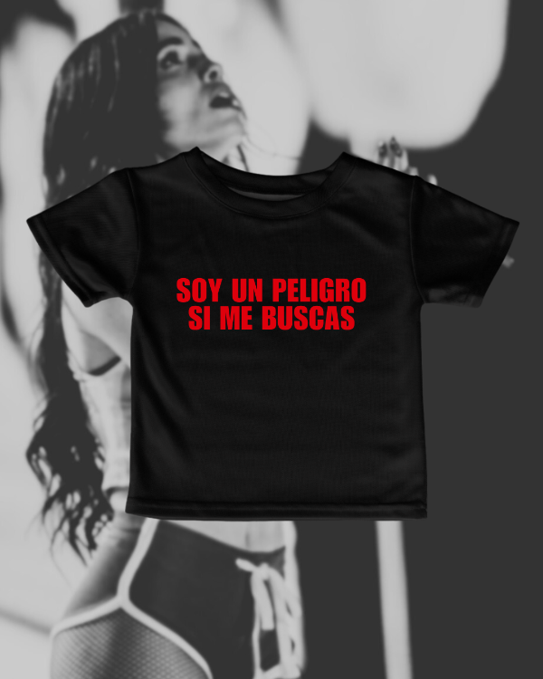 Producto - SOY UN PELIGRO- Baby tee
