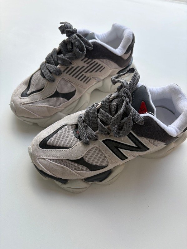 Producto - NB 9060 Gris con beige solo en 32 - 1