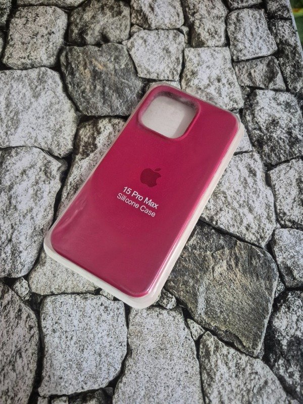 Producto - Funda silicone case con logo Iphone 15 Pro Max bordó