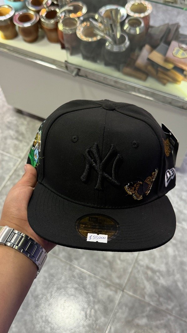 Producto - CAP CERRADA NW PLANA CN MARIPOSAS 58.7cm