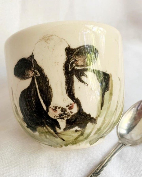 Producto - Taza chica pintada con una vaca lechera