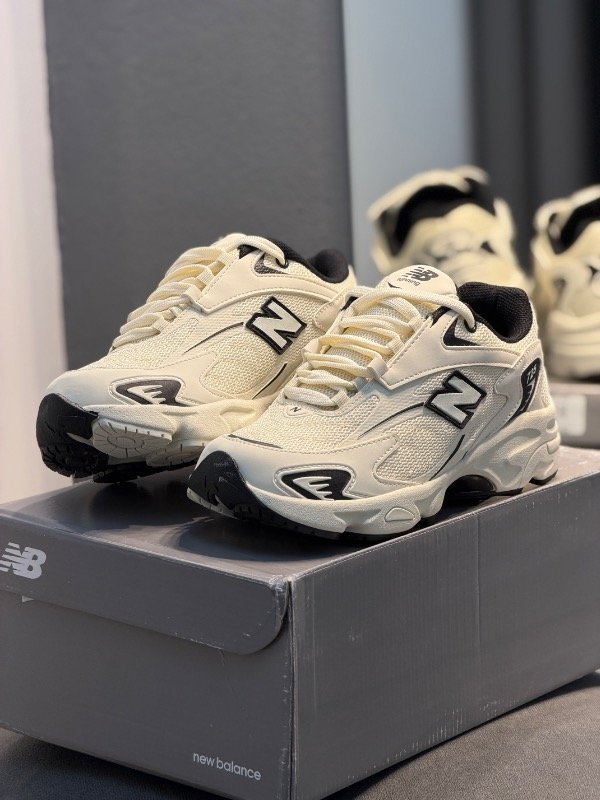 Producto - NEW BALANCE 725 BEIGE