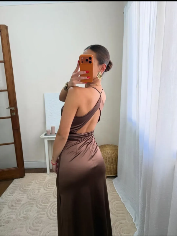 Producto - Vestido Largo Satinado con Tajo y Escote Cut Out - 5