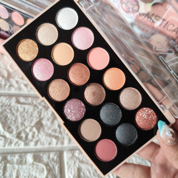 Producto - Paleta de sombras TEI 18 COLORES - POR MENOR