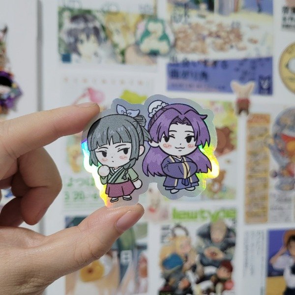 Producto - Sticker holográfico - Maomao y Jinshi