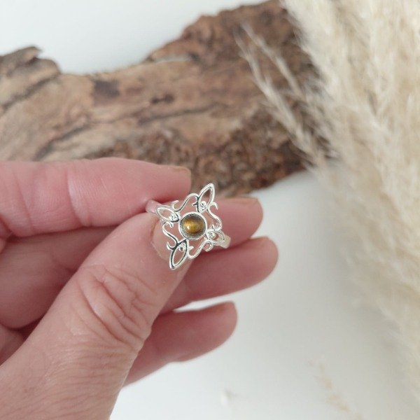 Producto - Anillo Nudo de bruja Ojo de tigre
