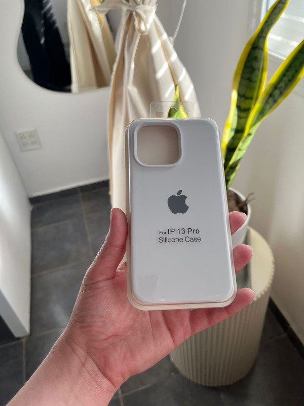 Producto - Silicone Case Violeta (Iphone 13 Pro)
