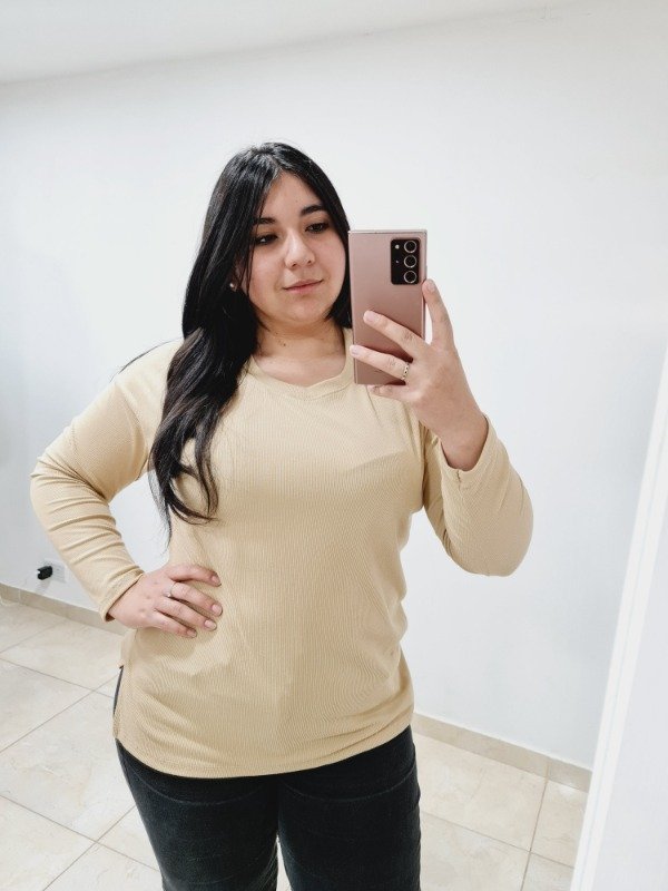 Producto - REMERA NAILA