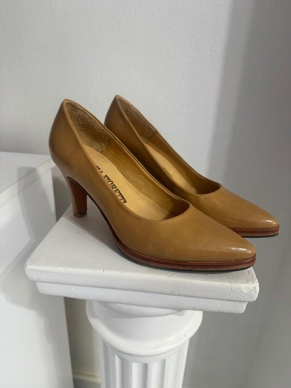 Producto - STILETTOS REINA DE CHAROL DULCE DE LECHE