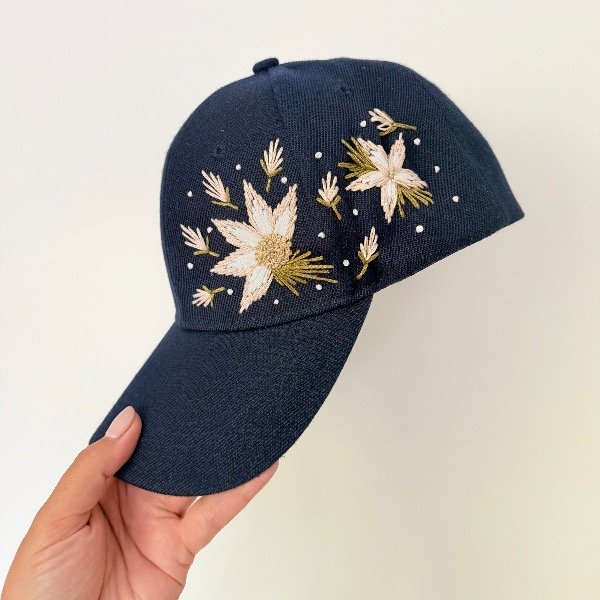 Producto - Gorra azul bordada a mano