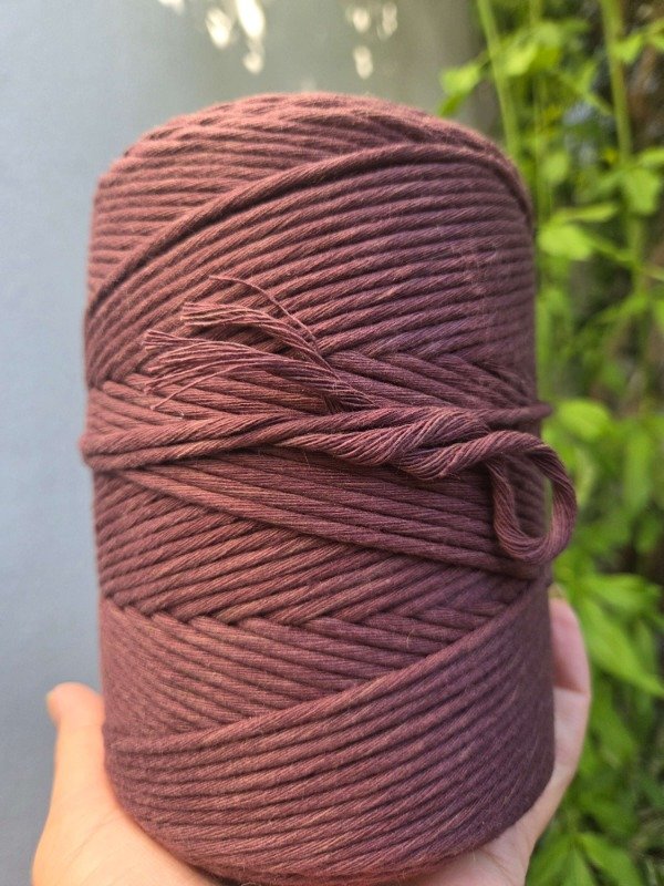 Producto - Hilo de algodón retorcido 27 hebras 1/2 kg CHOCOLATE