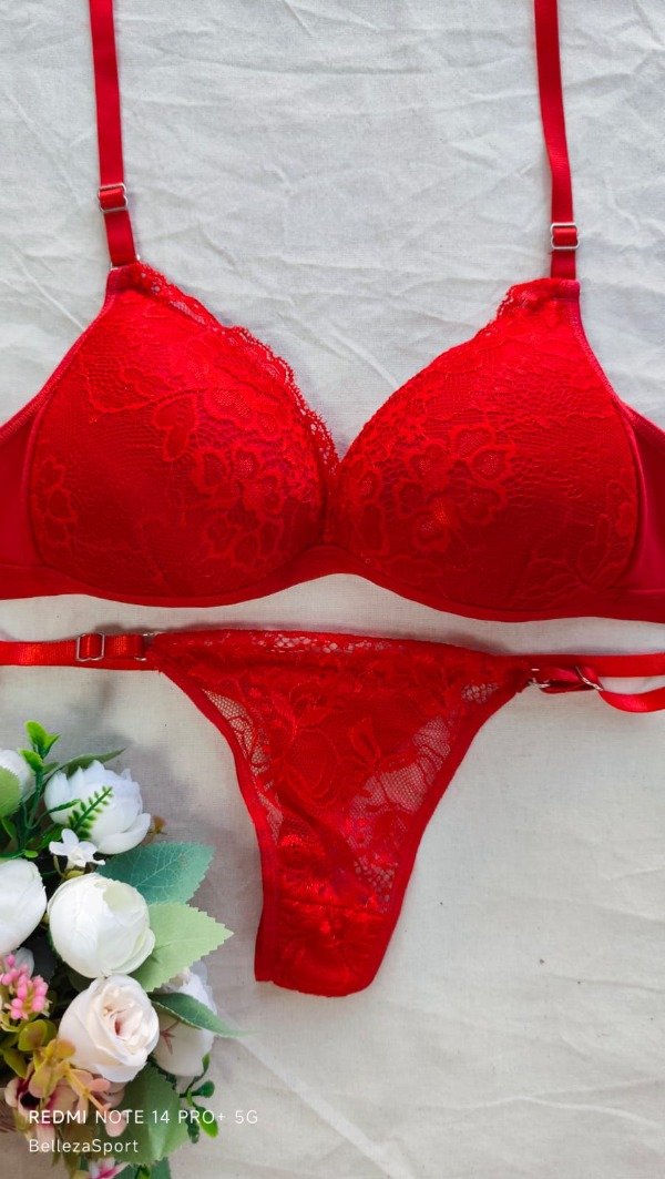 Producto - Conjunto triangulo rojo con puntilla