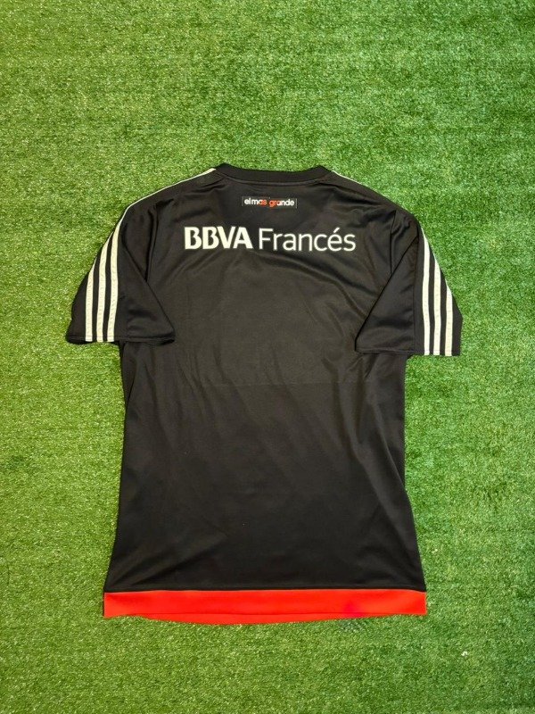 Camiseta alternativa Homenaje Labruna 2016/17 — imagen 3