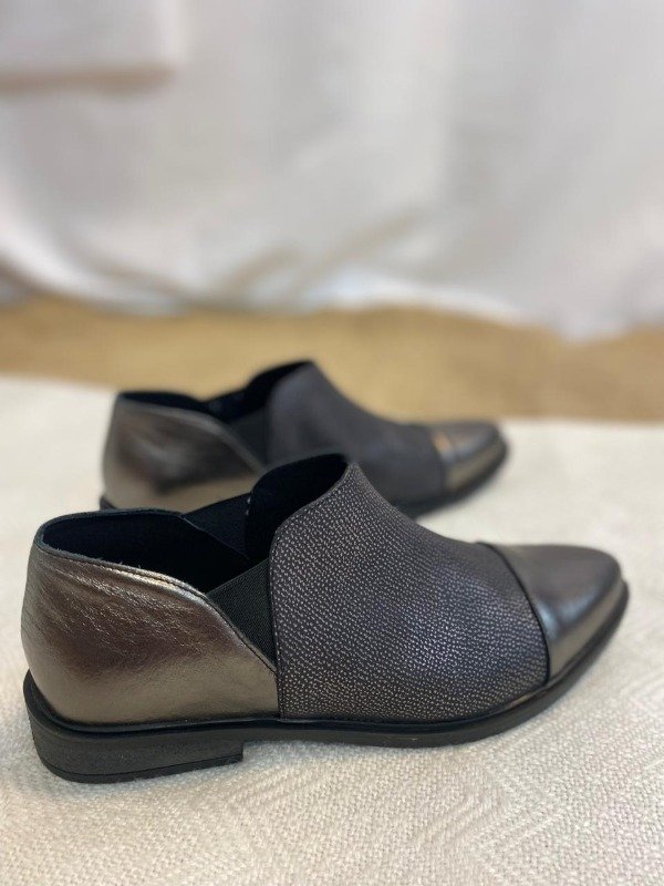 Producto - ZAPATITOS DE CUERO Y ELASTICO NEGRO PELTRE