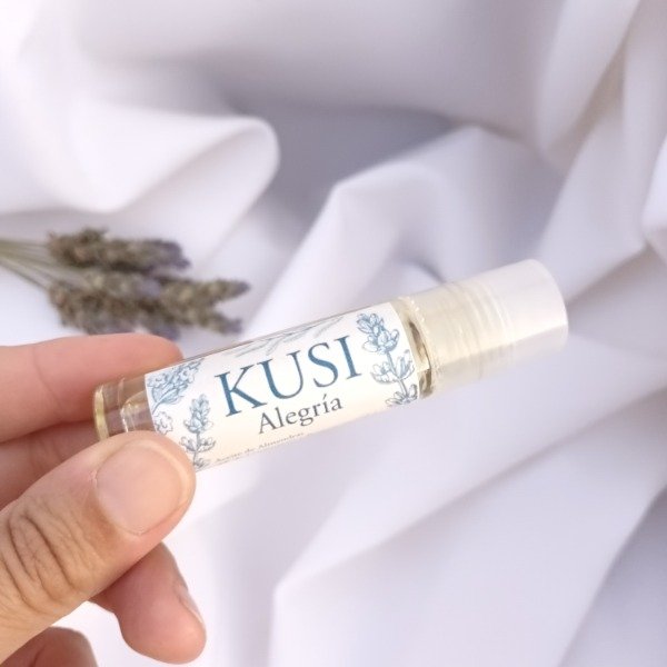 Producto - KUSI Perfume Roll on con Aromaterapia y Gemoterapia