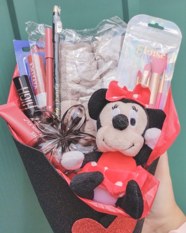 Producto - Ramo de maquillaje rojo