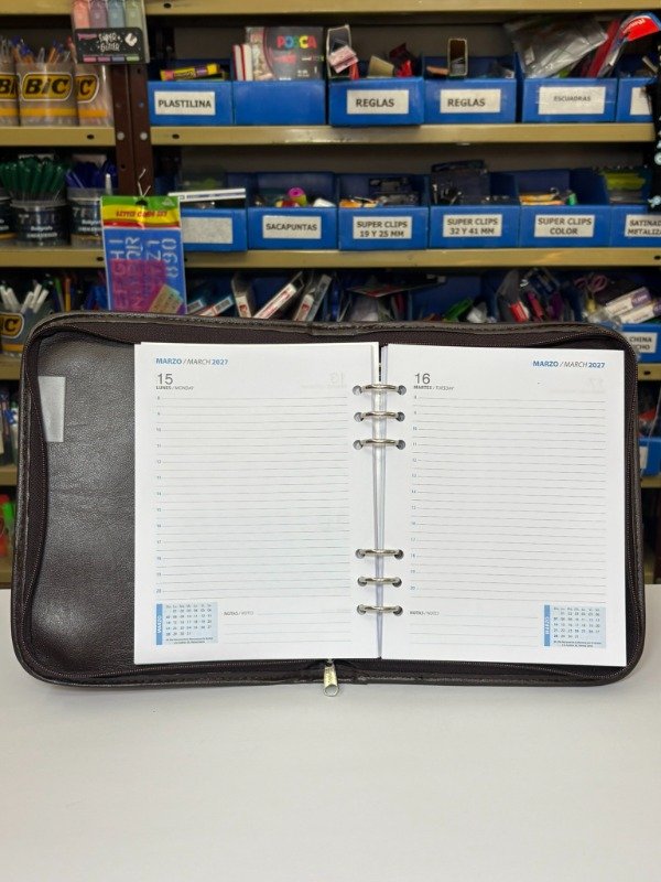 Producto - Agenda Diaria Rep. Cambiable R8 c/cierre - "Ind. Sudamericanas" - 2