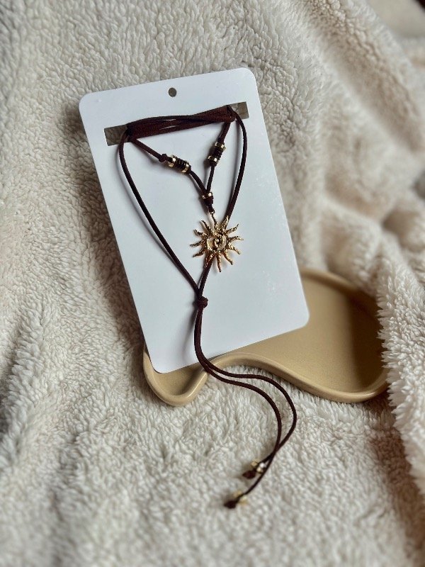 Producto - Choker gamuza sol y canutillos - chocolate