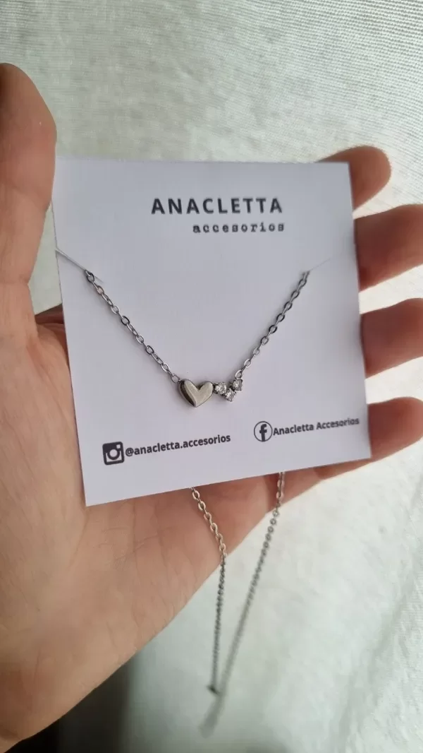 Producto - Garg corazon con 3 strass Aq super delicada