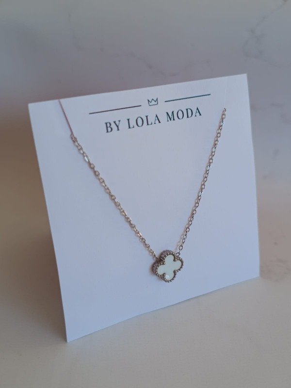 Producto - Collar trébol blanco