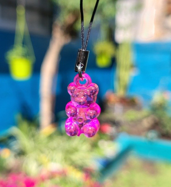 Producto - Phone Charm Osito Gummie fucsia