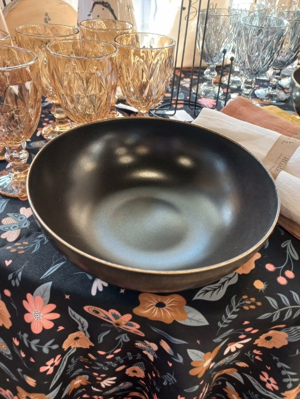 Producto - ENSALADERA NEGRA 24CM PORCELANA