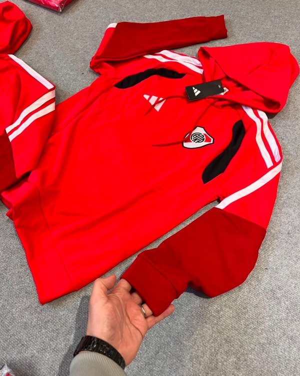 Producto - BUZO RIVER PLATE CANGURO FRIZADO 2026/2027 - 1