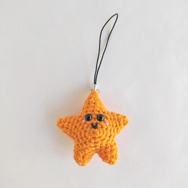 Producto - Colgante para celular estrella culona tejido amigurumi