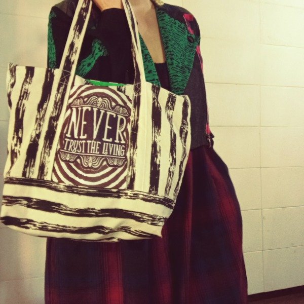 Producto - Bolso playero Never Trust