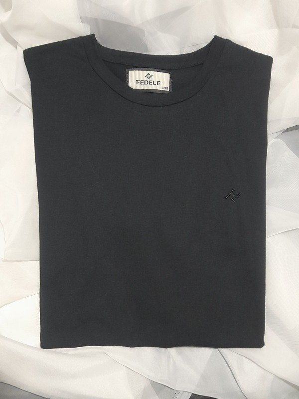 Producto - Remera lisa Total Black talle S