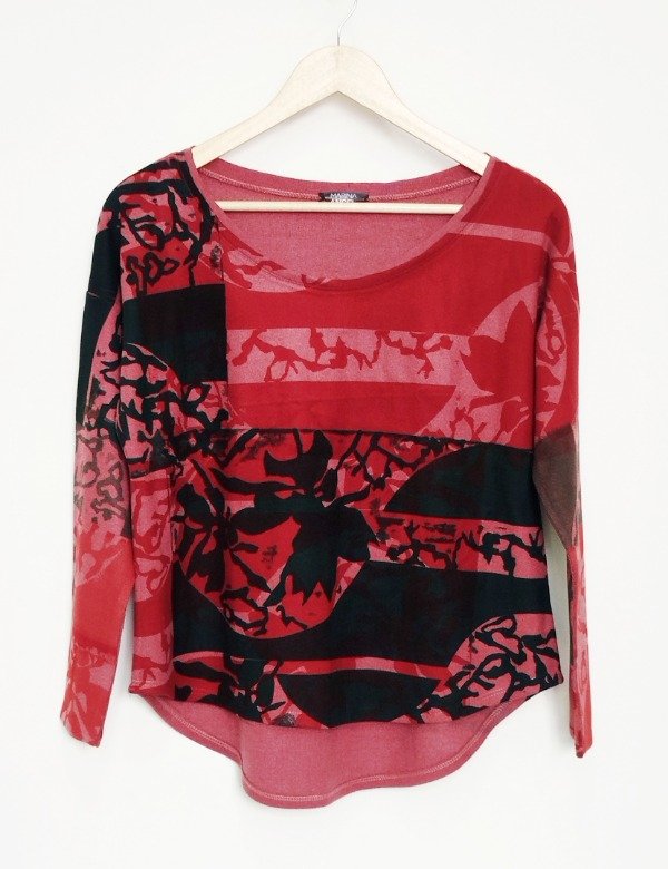 Producto - Buzo Olivia -sandía estampa Curvas en verde y rojo-