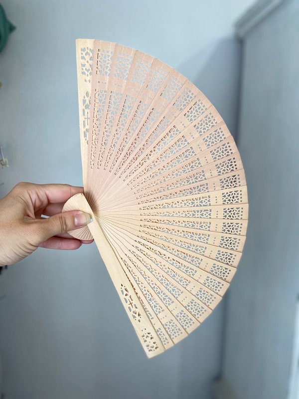 Producto - Abanico madera sandalo