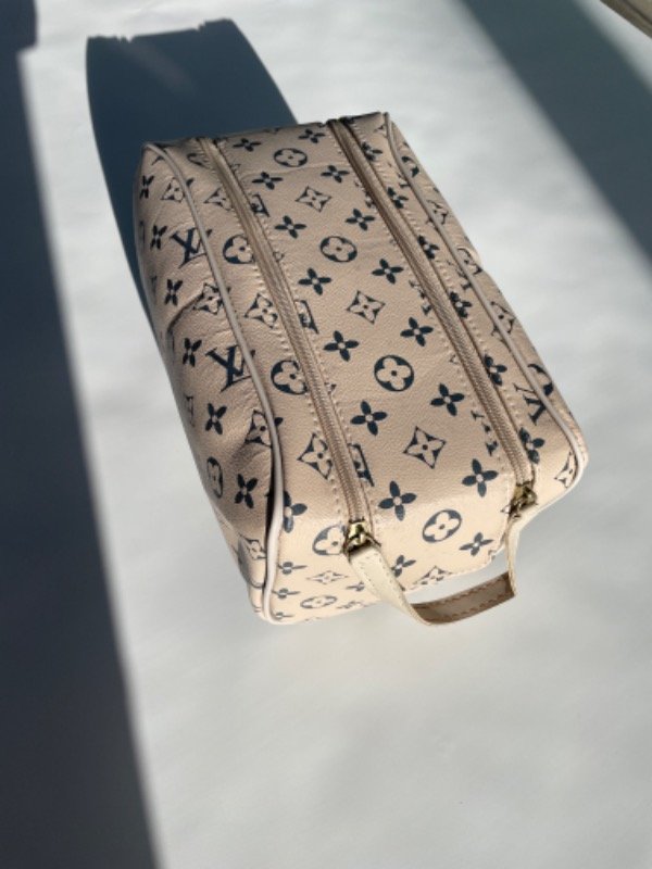 Producto - Neceser LV letras beige - 0