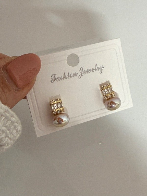 Producto - AD468 Aros pasantes con cubik y perla 1 cm