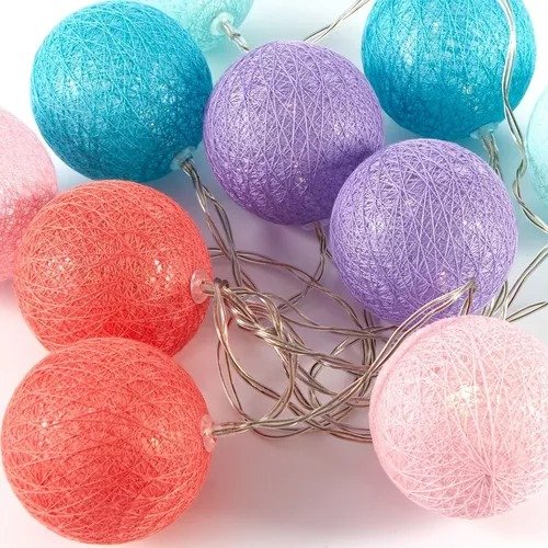 Producto - GUIRNALDA LED ESFERAS 6CM DIAM 12 LUCES COLORES SURTIDOS PILA AA CALIDA