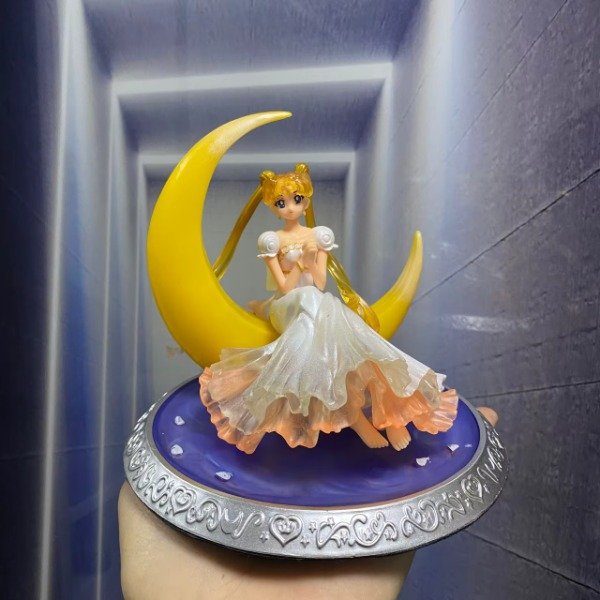 Producto - Diorama Serena En luna con base Azul - Sailor Moon - 13cm