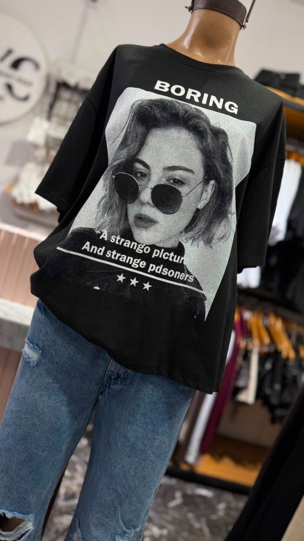 Producto - Remera over Boring Black