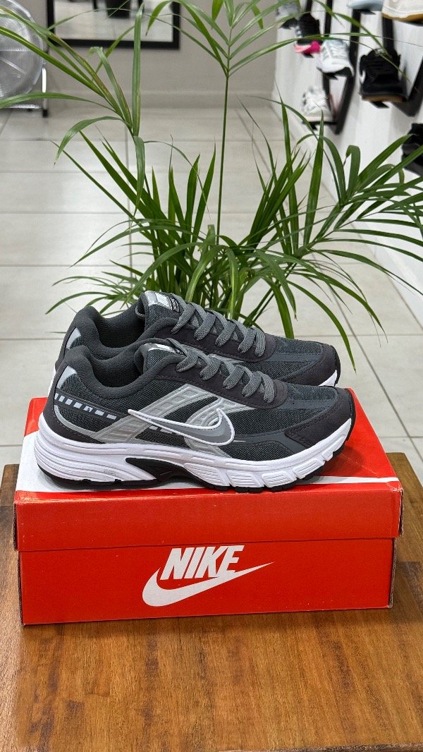Producto - Nike deportivas gris