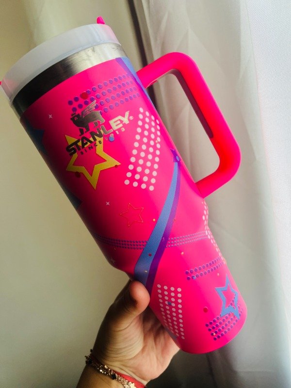 Producto - quencher modelo Barbie con sorbete metalico