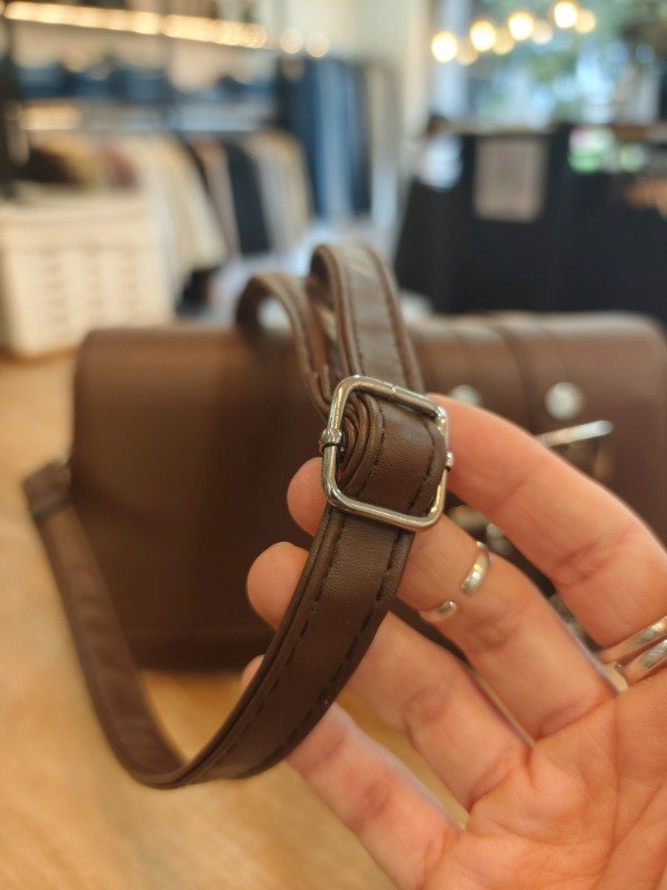 Producto - Bandolera con cadenas chocolate - 1