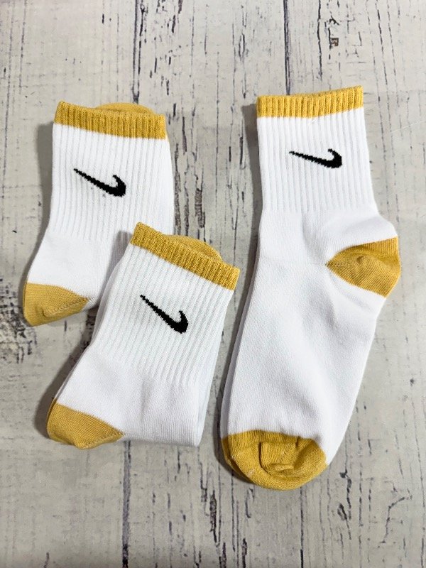 Producto - Nike Mostaza I