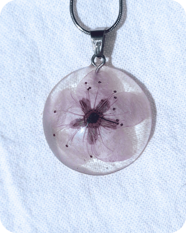 Producto - Dije Flor de Almendro - incluye cadena