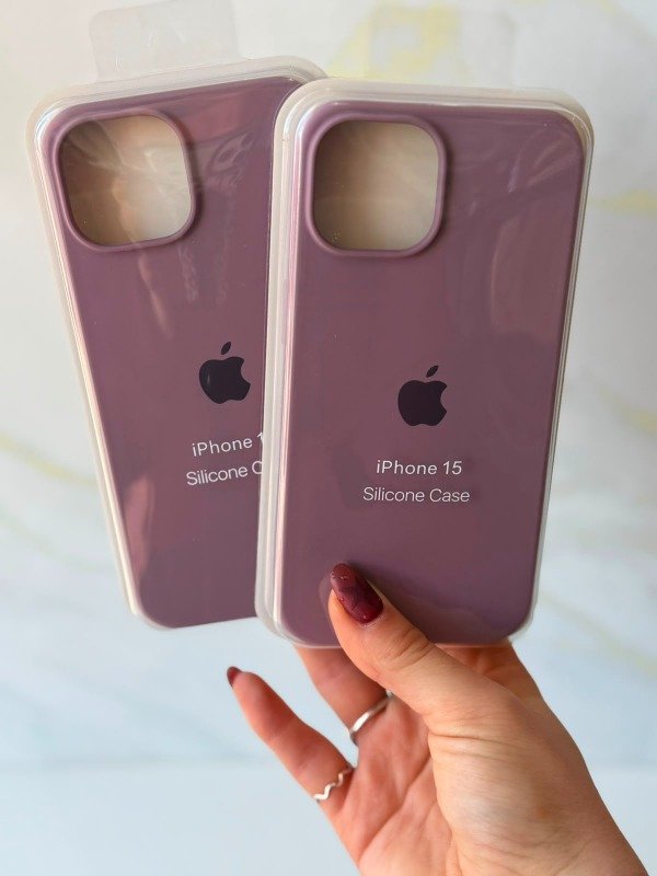 Producto - Silicone case IPhone 15 black currant