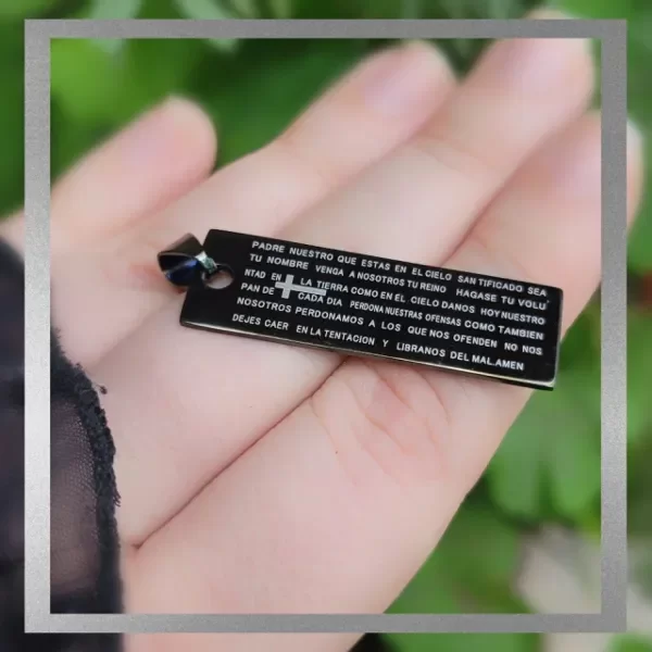 Producto - Dije rectángulo macizo con inscripción del padre nuestro