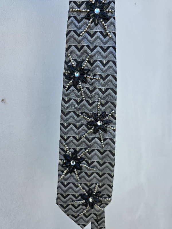 Producto - Corbata ZigZag de Flores