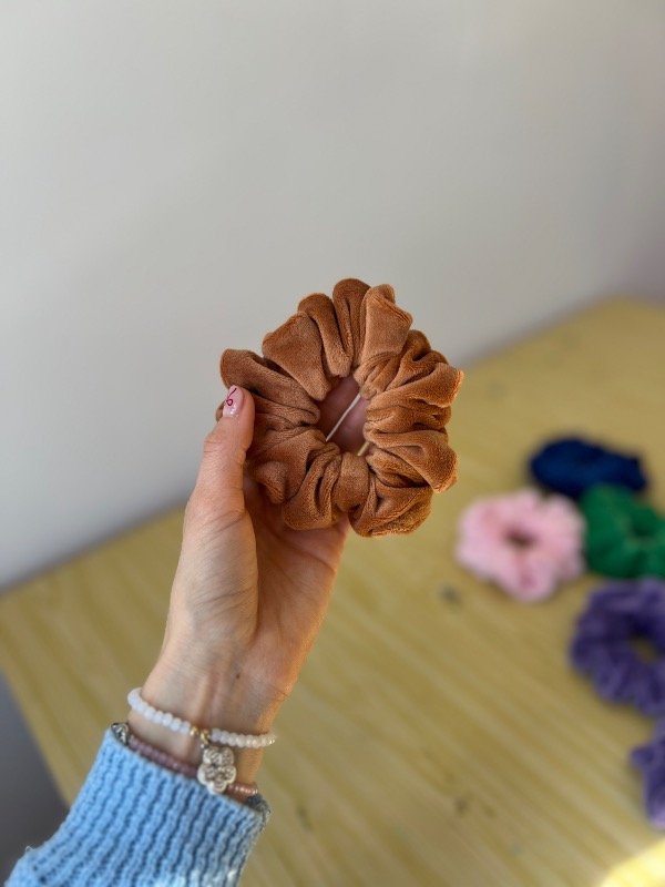 Producto - Scrunchie plush camel - 0